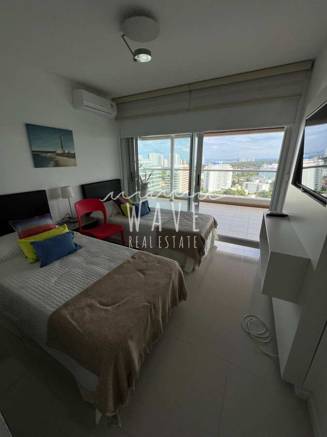 Apartamento ID.1724 - Brava excelentes servicios. 2 dormitorios y medio, Piso 16. Alquiler y venta.