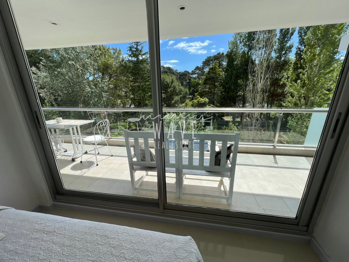 Apartamento ID.4719 - Alquiler departamento 2 dormitorios, Punta del Este, playa brava.
