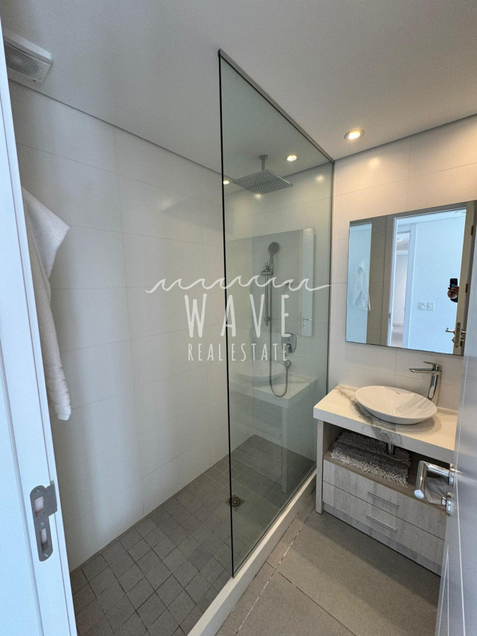 Apartamento ID.1668 - Apartamento en alquiler, Manantiales, exclusivo, frente al mar. 3 suites, terrazas. Nuevo.