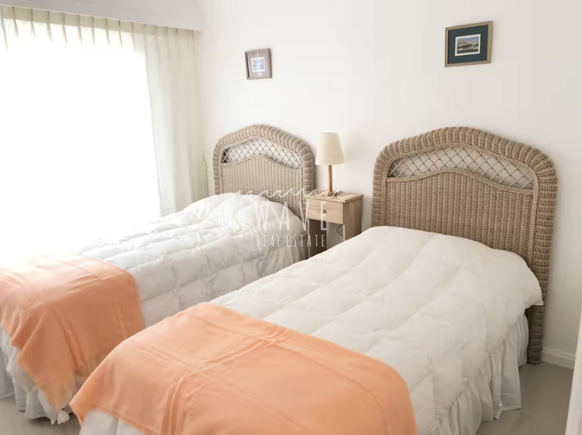 Apartamento ID.4764 - Alquiler Anual, Apartamento frente a Bikini Beach, Manantiales, 4 dormitorios y vista al mar