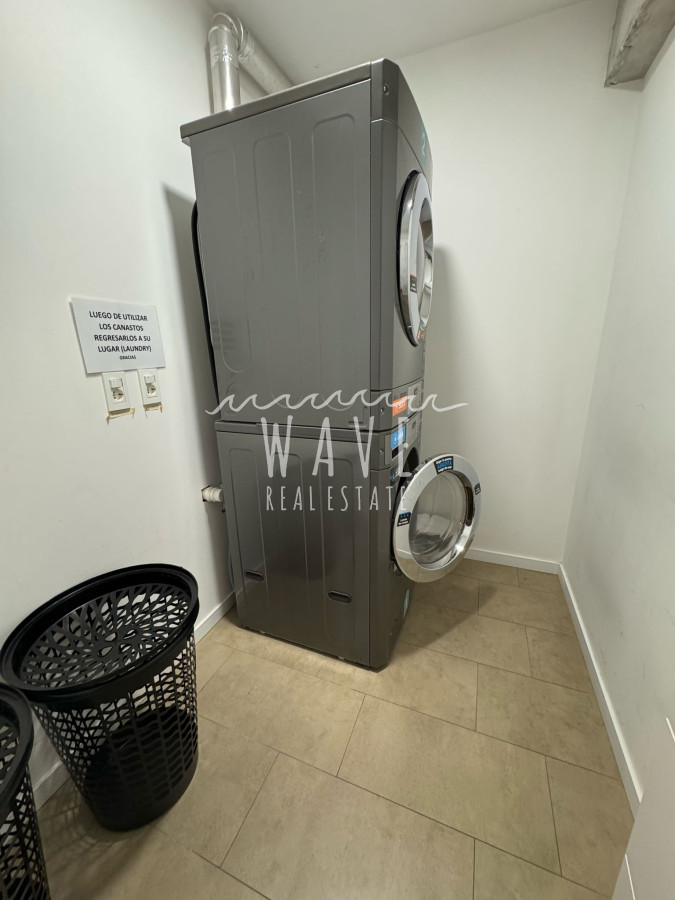 Apartamento ID.4815 - Venta, Apartamento en edificio frente al mar, con 2 dormitorios y amenities