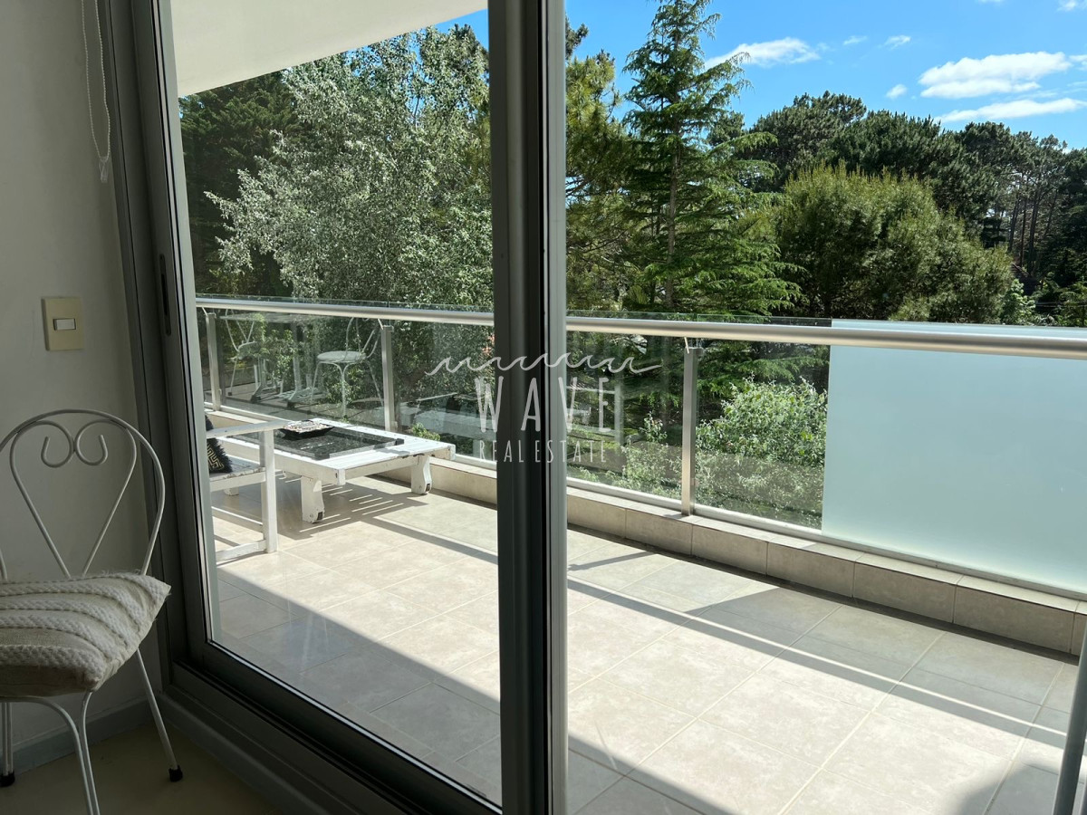 Apartamento ID.4719 - Alquiler departamento 2 dormitorios, Punta del Este, playa brava.