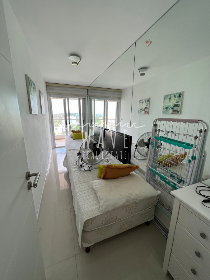 Apartamento ID.1724 - Brava excelentes servicios. 2 dormitorios y medio, Piso 16. Alquiler y venta.