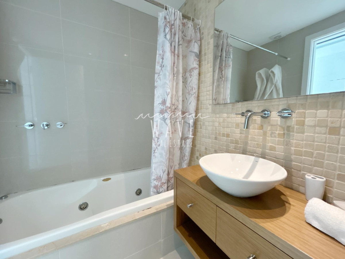 Apartamento ID.5368 - Venta Alquiler temporal Departamento 3 dormitorios Playa brava