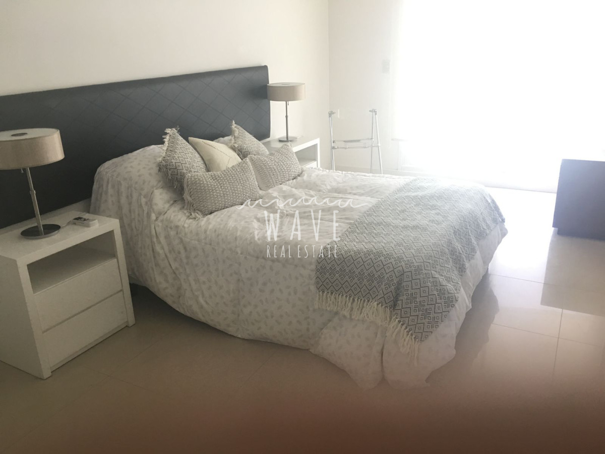 Apartamento ID.3732 - Mansa, a pasos de la Península y muy cerca del puerto. 2 dormitorios. Todos los servicios.