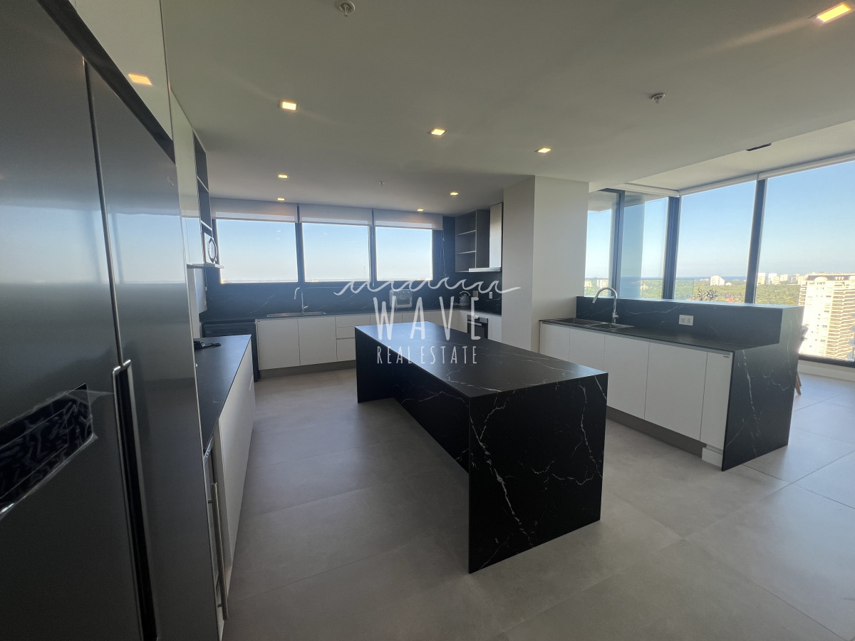 Apartamento ID.4765 - Venta Penthouse duplex, Playa Mansa, Punta del Este 