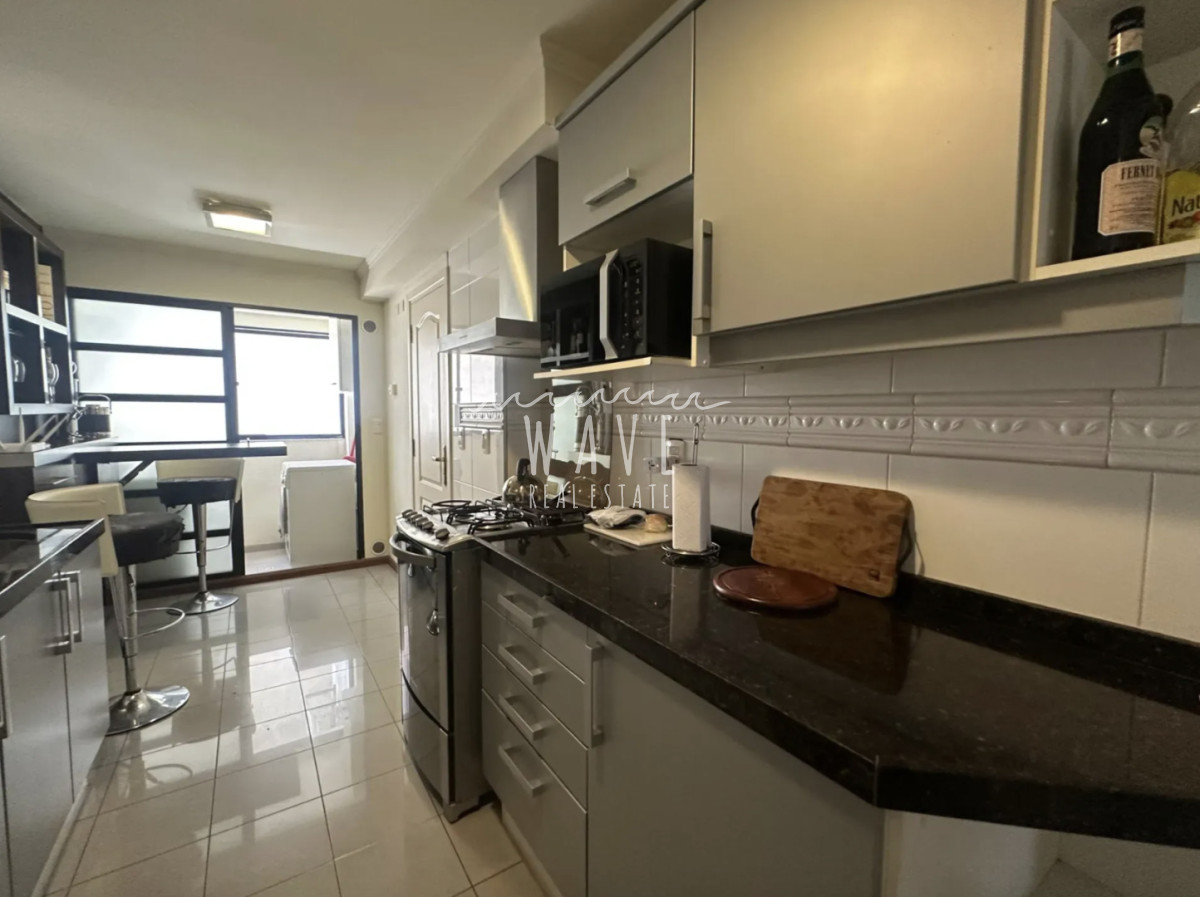 Apartamento ID.5460 - Venta de apartamento de 2 dormitorios en Rambla de Punta Carretas, Montevideo