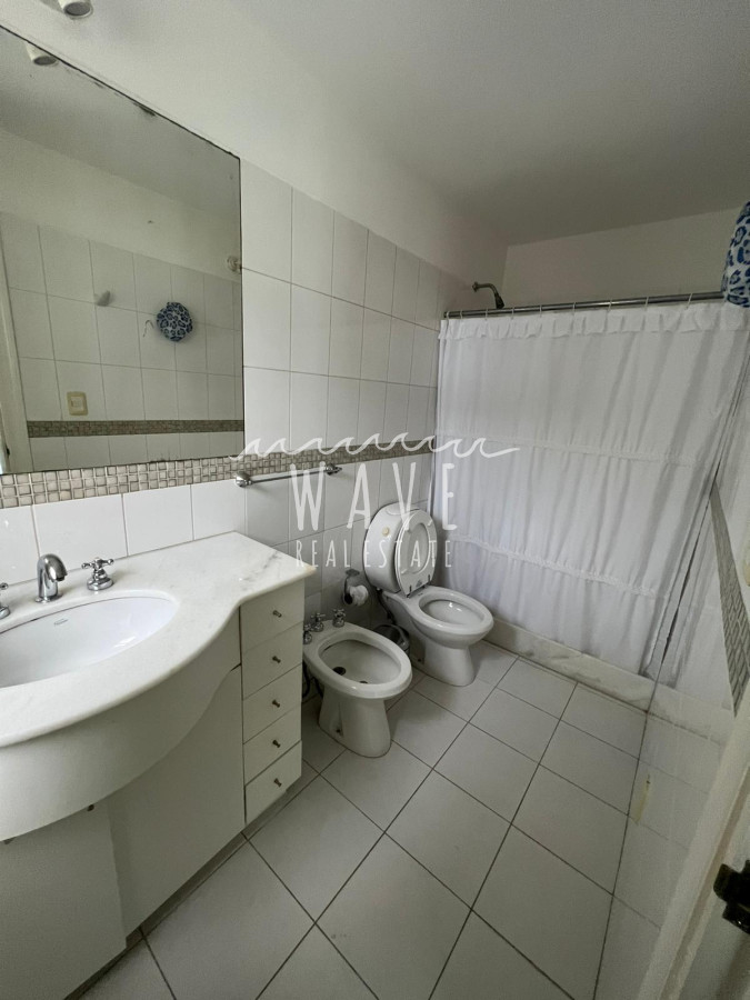 Apartamento ID.1443 - Montoya A 100 mts del mar, 3 dormitorios y servicio.