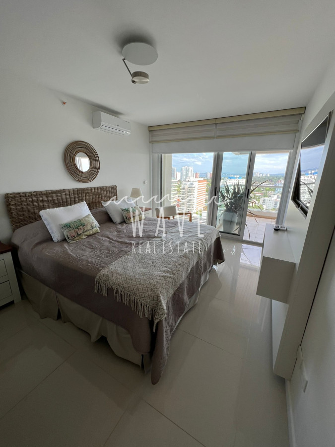 Apartamento ID.1724 - Brava excelentes servicios. 2 dormitorios y medio, Piso 16. Alquiler y venta.