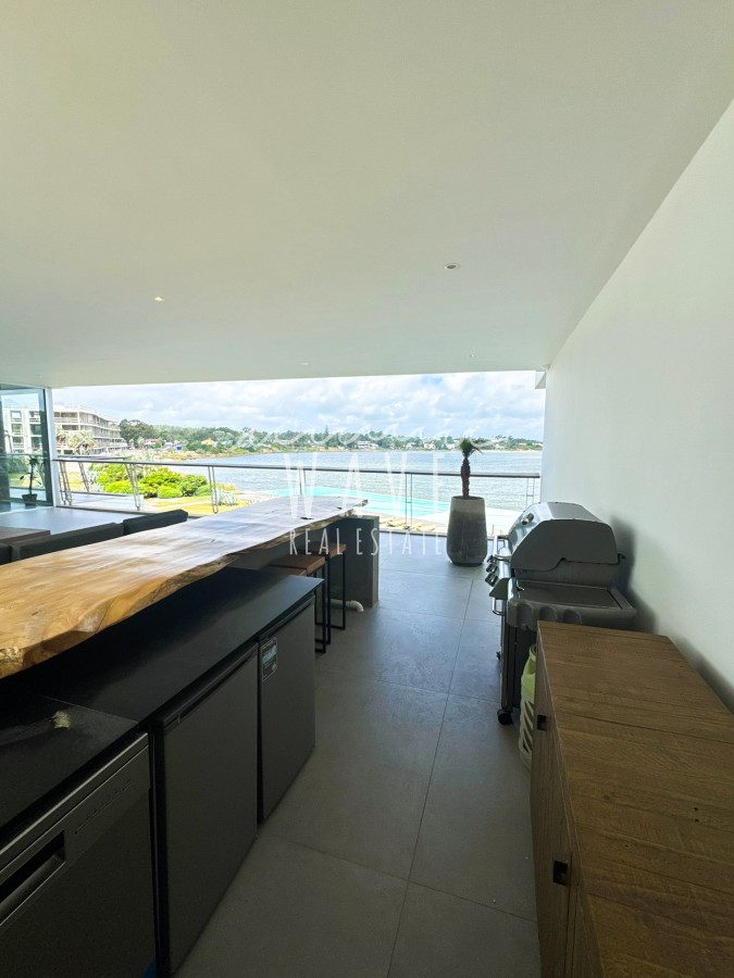 Apartamento ID.4944 - Exclusiva unidad en alquiler y venta primera línea La Barra 