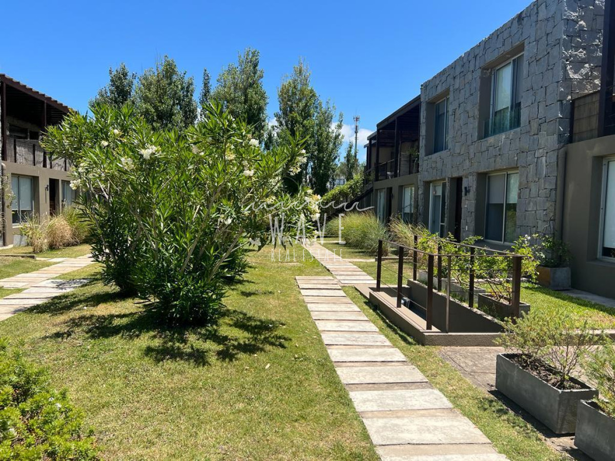 Apartamento ID.1663 - Manantiales, 2 dormitorios, 2 baños, jardín propio con parrillero, garage, cerca del mar.