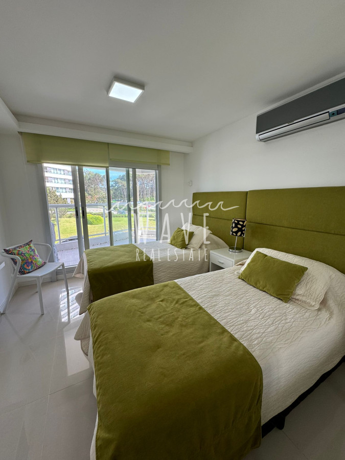 Apartamento ID.4641 - Venta apartamento Playa Brava Parada 10,  2 dormitorios y dependencia