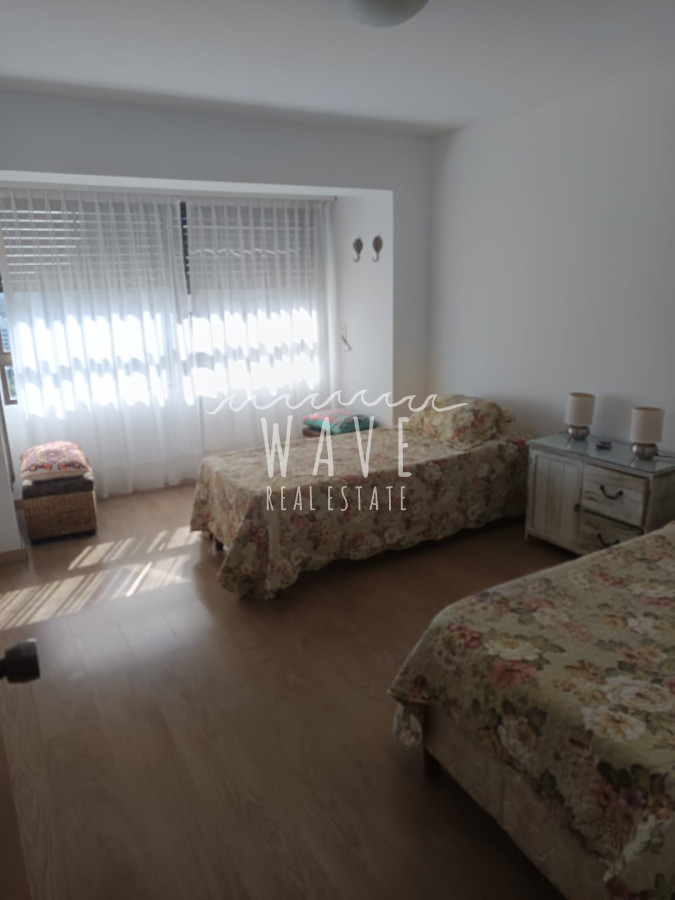 Apartamento ID.5560 - Venta de apartamento de 3 dormitorios en Playa Brava, Punta del Este