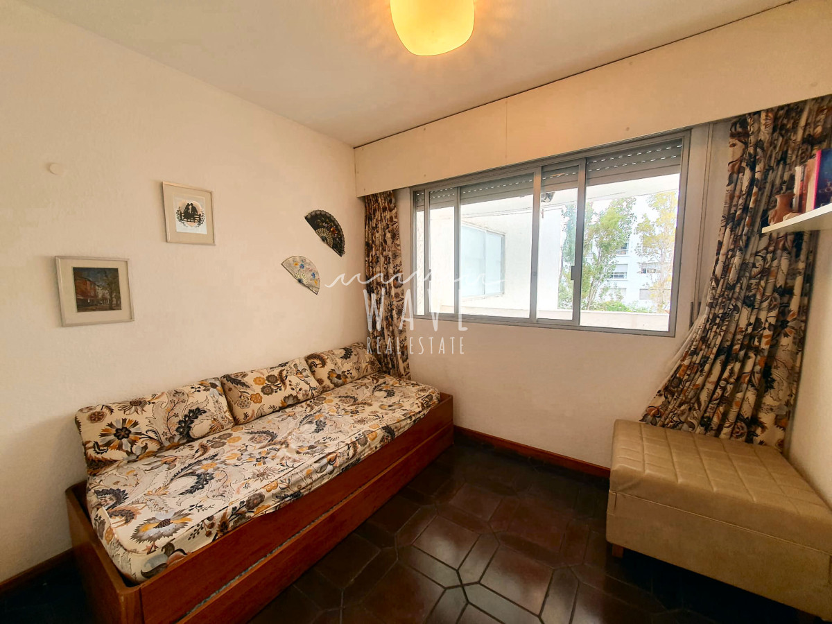 Apartamento ID.1647 - Venta de apartamento de 2 dormitorios y 3 baños en Península, Punta del Este. ** A 50 metros del Mar **