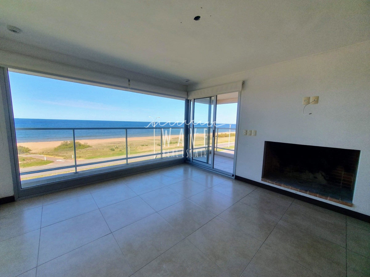 Apartamento ID.1626 - Venta de Apartamento Penthouse Dúplex de 4 dormitorios y 6 baños en suite, frente al Mar en Punta del Este.