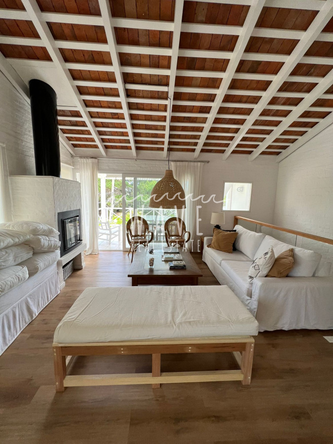 Apartamento ID.4310 - LA BARRA, a metros del agua, 3 dormitorios, 3 baños, terraza.