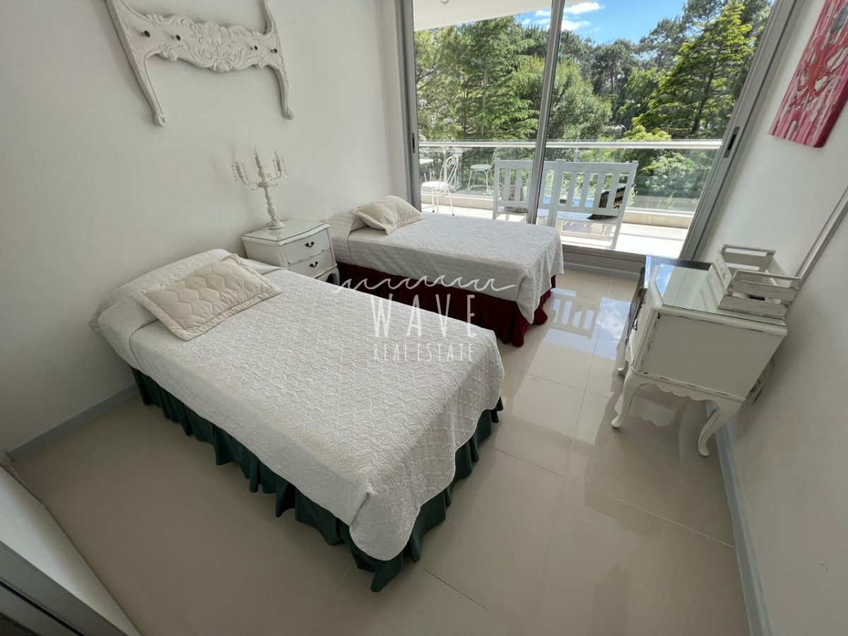 Apartamento ID.4719 - Alquiler departamento 2 dormitorios, Punta del Este, playa brava.