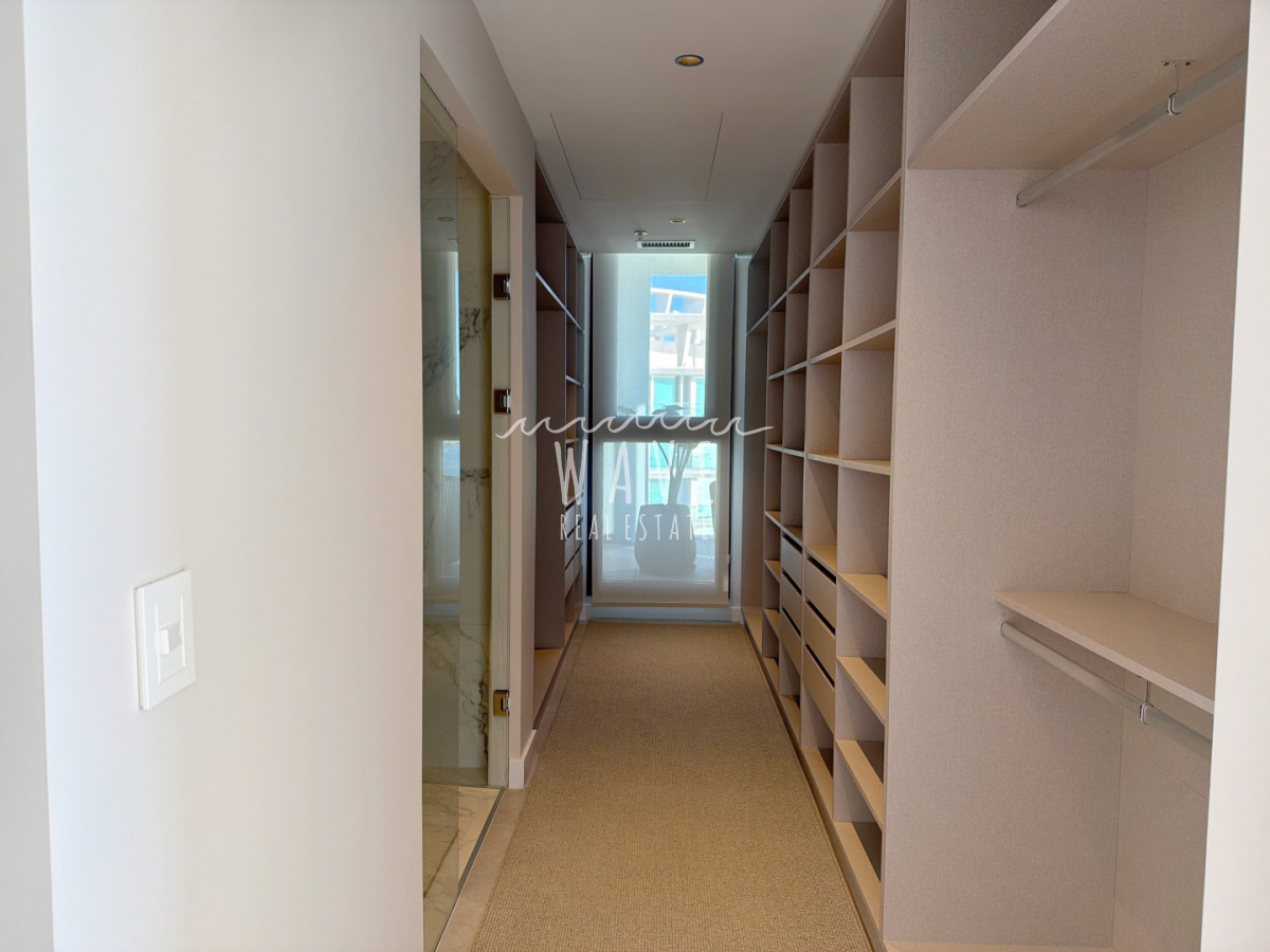 Apartamento ID.4765 - Venta Penthouse duplex, Playa Mansa, Punta del Este 