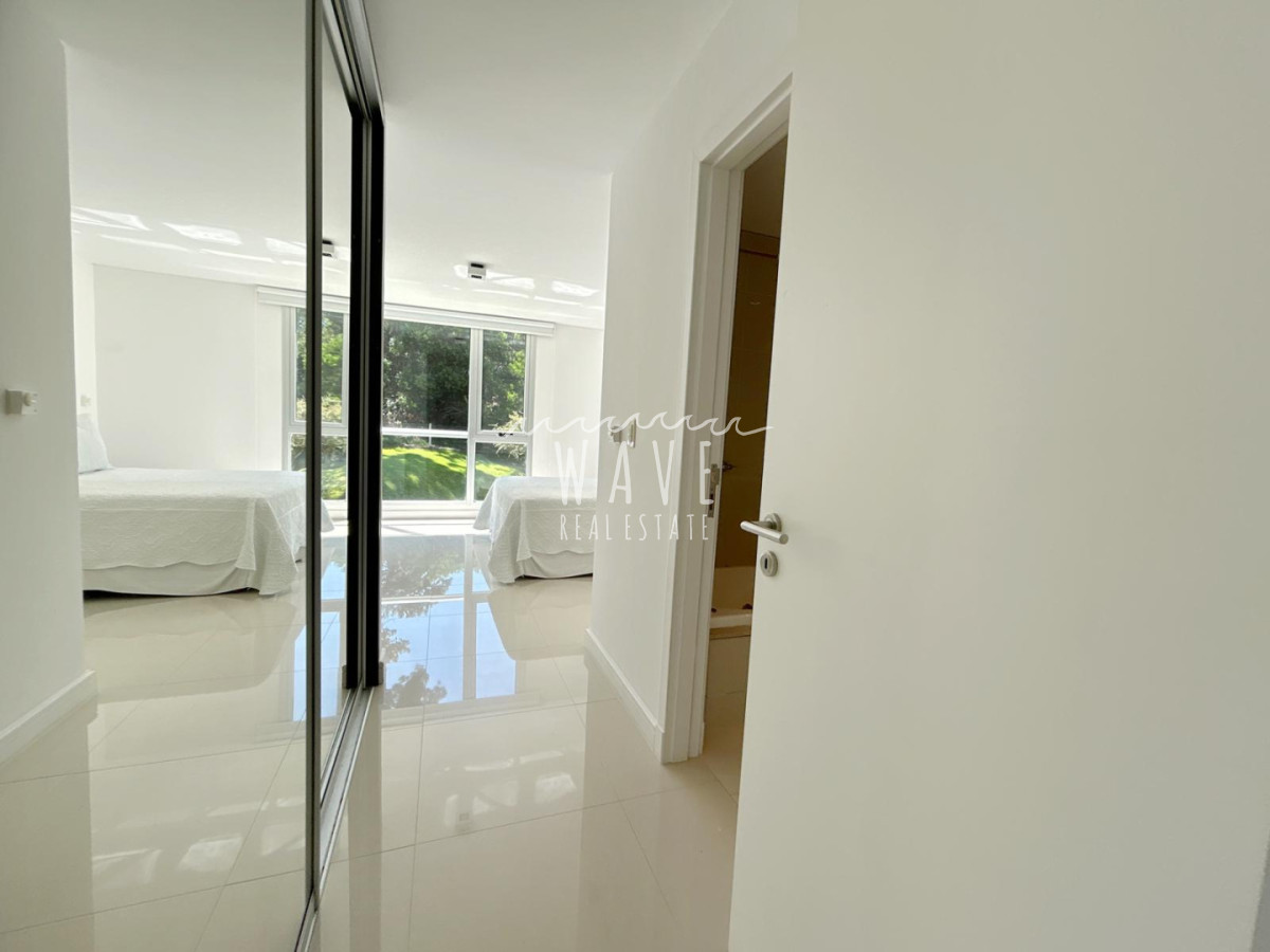 Apartamento ID.5368 - Venta Alquiler temporal Departamento 3 dormitorios Playa brava