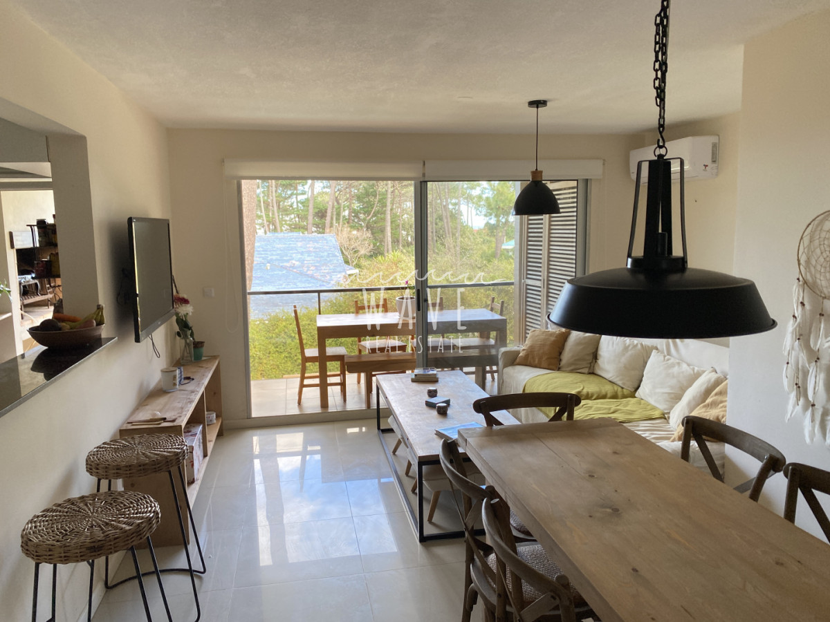 Apartamento ID.5393 - Venta de apartamento de 2 dormitorios en Rincón del Indio, Pda 23, orientación bosque con vista al mar, parrillero propio