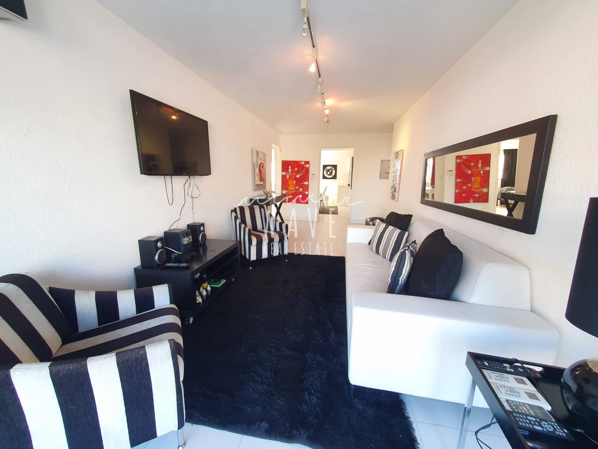 Apartamento ID.66 - Venta Apartamento **RENOVADO** 2 Dormitorios y 2 baños en Península Punta del Este