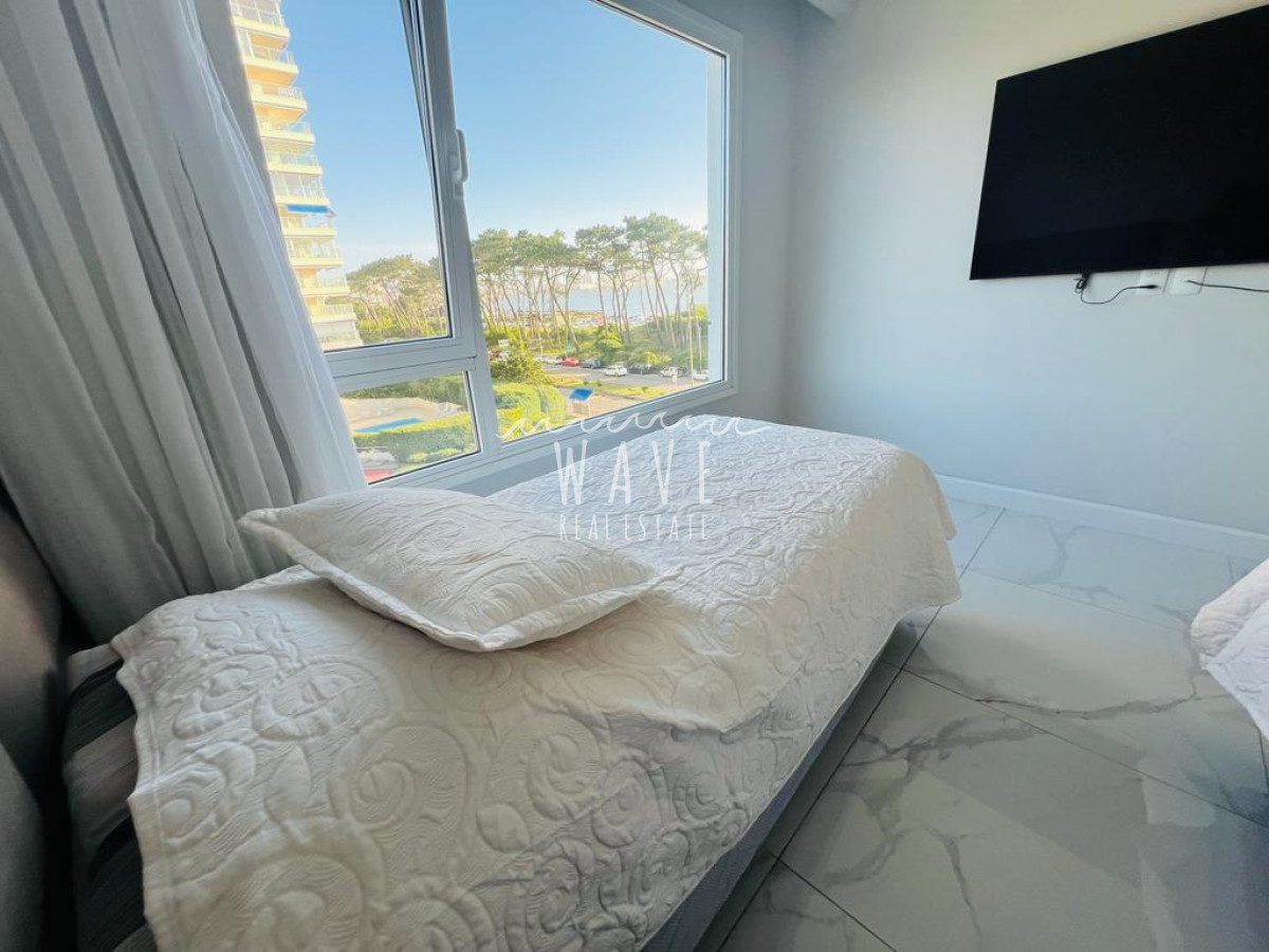 Apartamento ID.3982 - MANSA, Departamento alquiler anual frente al mar, 3 dormitorios y servicio, Alquiler, Punta del este