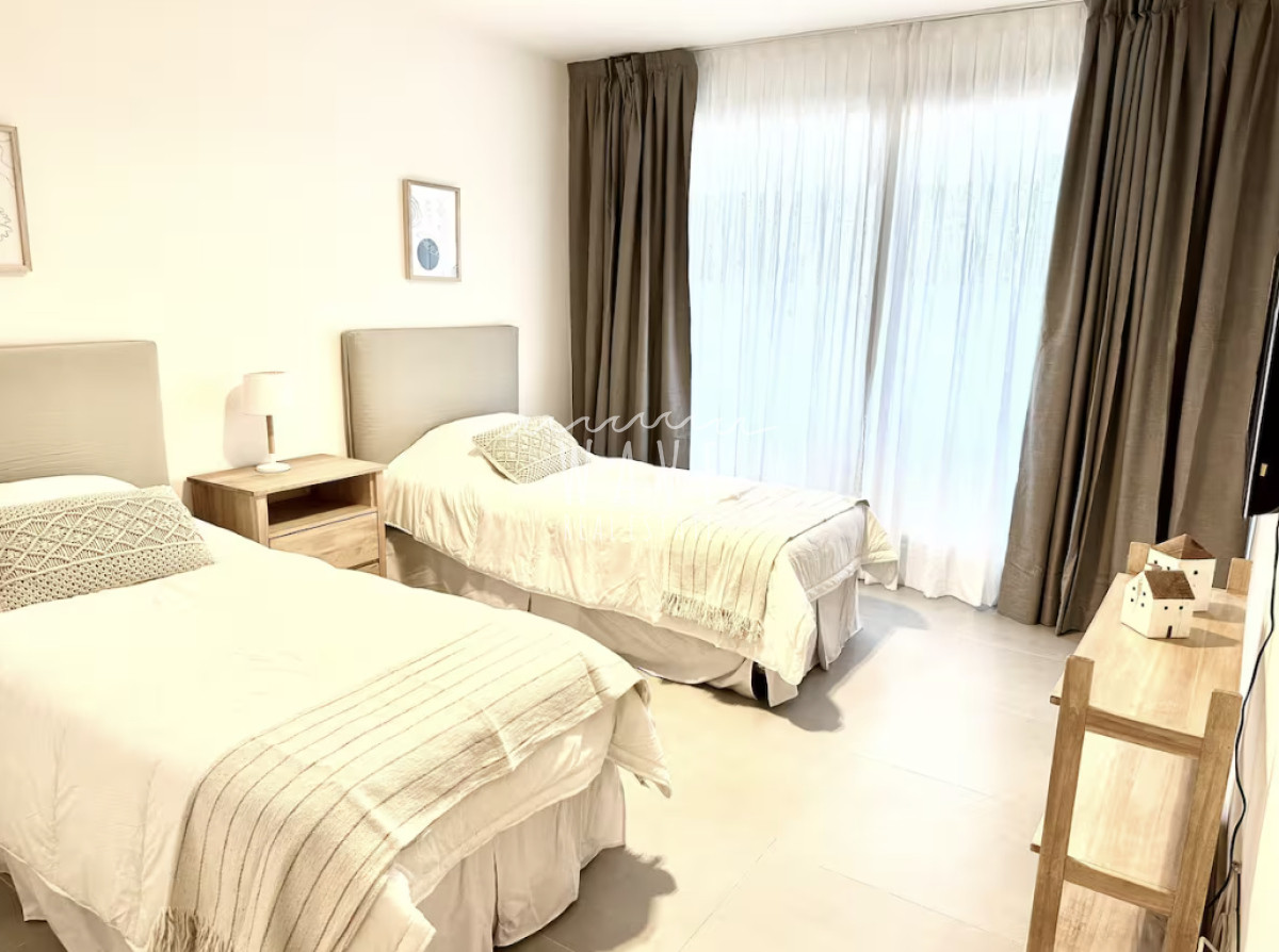 Apartamento ID.4270 - Venta de Apartamento, 3 dormitorios en suite en Manantiales, edificio con amenities