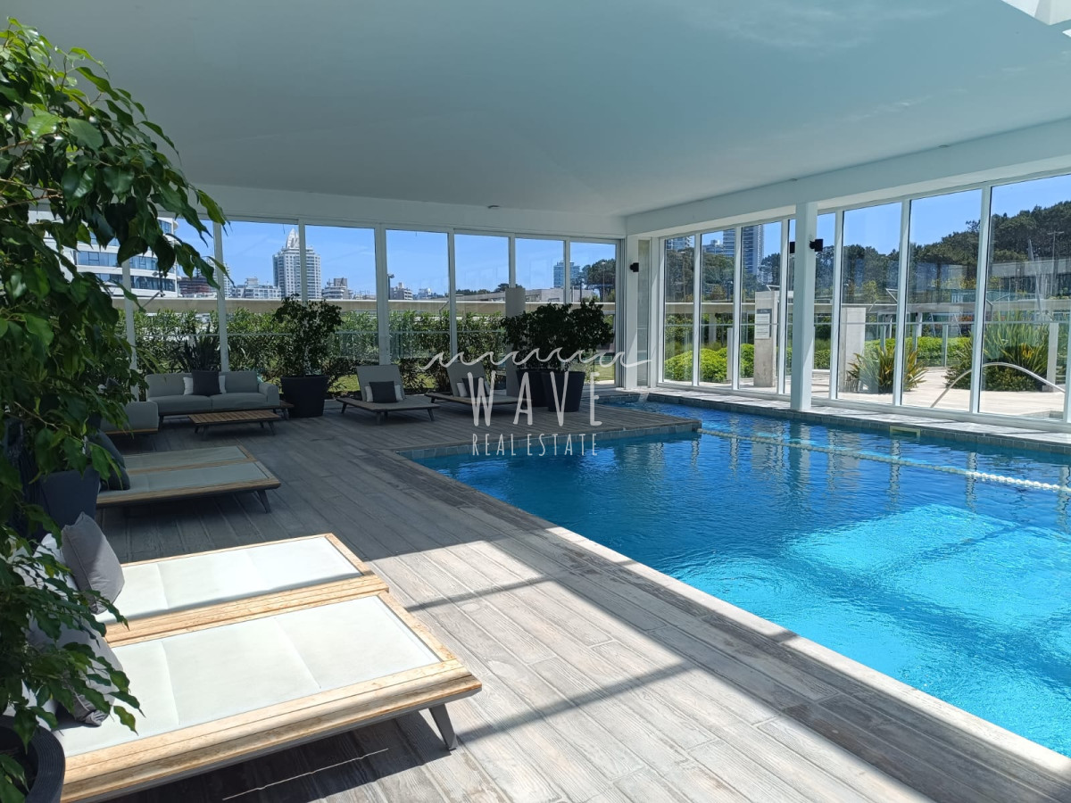 Apartamento ID.4547 - Alquiler  3 dorm en suite Playa Brava frente al mar