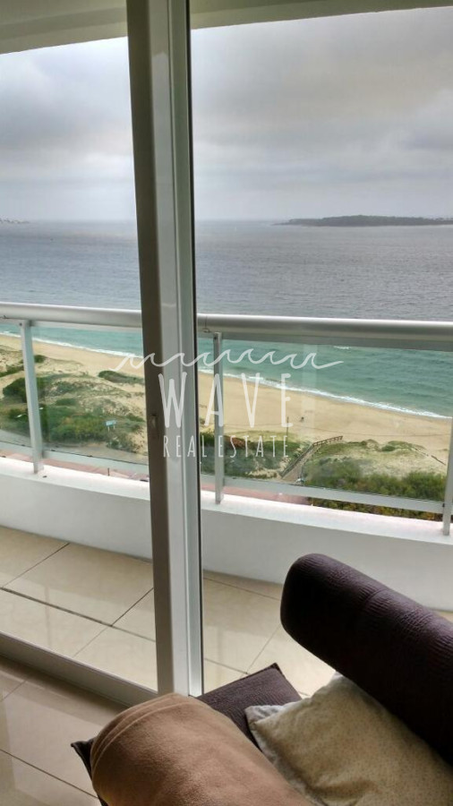 Apartamento ID.99 - Alquiler Apartamento de 3 Dormitorios en Suite en Playa Mansa, Punta del Este.