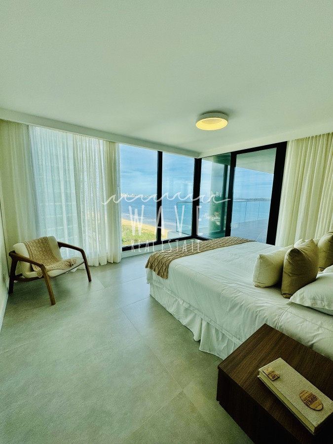 Apartamento ID.4074 - Venta apartamento, primera fila playa mansa, Punta del Este 