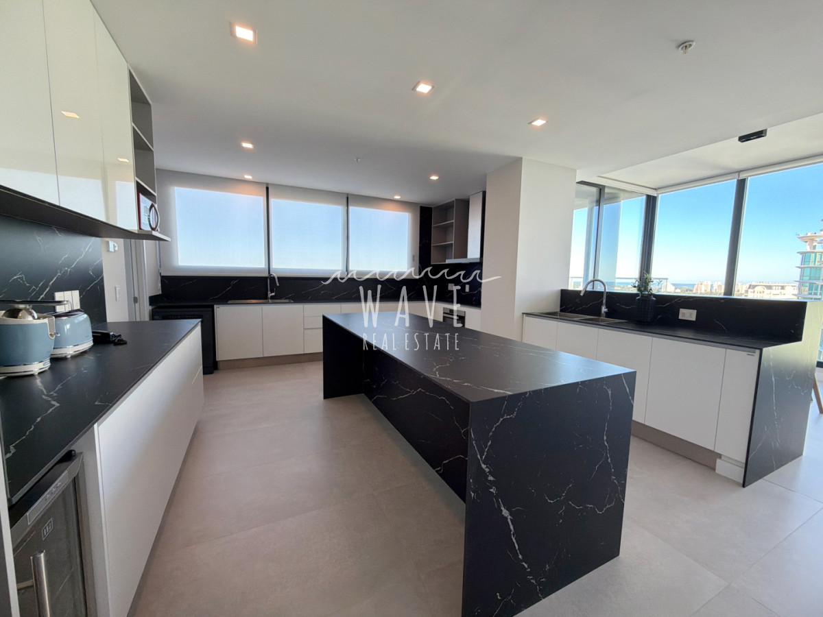 Apartamento ID.4765 - Venta Penthouse duplex, Playa Mansa, Punta del Este 