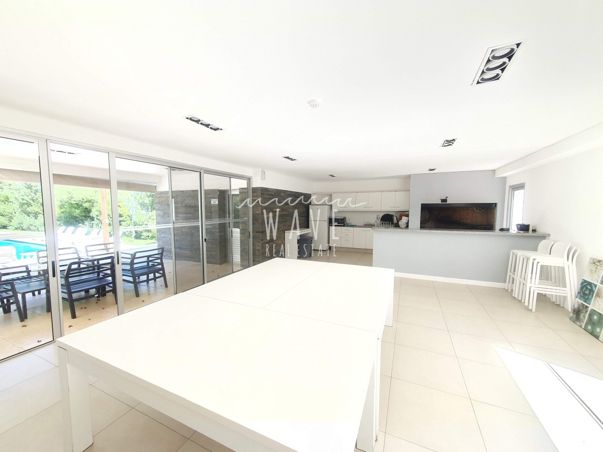 Apartamento ID.1626 - Venta de Apartamento Penthouse Dúplex de 4 dormitorios y 6 baños en suite, frente al Mar en Punta del Este.
