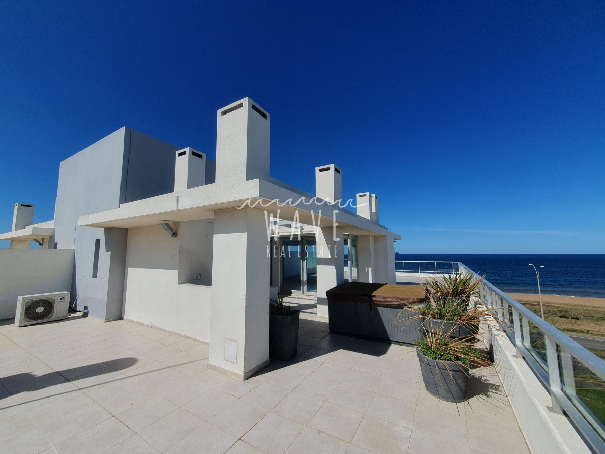 Apartamento ID.1626 - Venta de Apartamento Penthouse Dúplex de 4 dormitorios y 6 baños en suite, frente al Mar en Punta del Este.