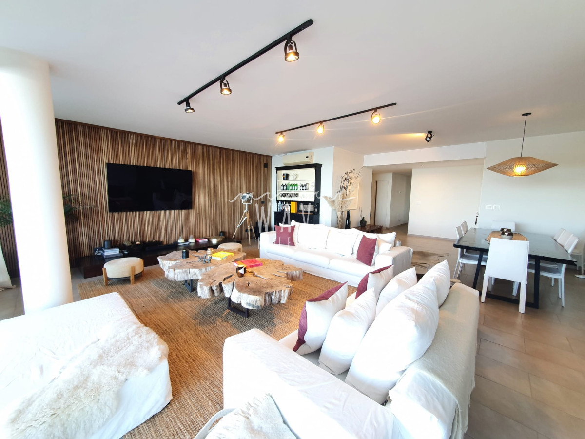 Apartamento ID.102 - Alquiler de Apartamento de 3 Dormitorios en Suite en La Barra, Punta del Este.
