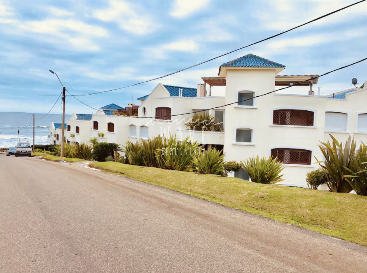 Apartamento ID.4764 - Alquiler Anual, Apartamento frente a Bikini Beach, Manantiales, 4 dormitorios y vista al mar