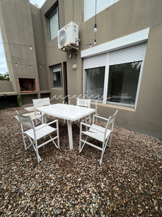 Apartamento ID.1663 - Manantiales, 2 dormitorios, 2 baños, jardín propio con parrillero, garage, cerca del mar.