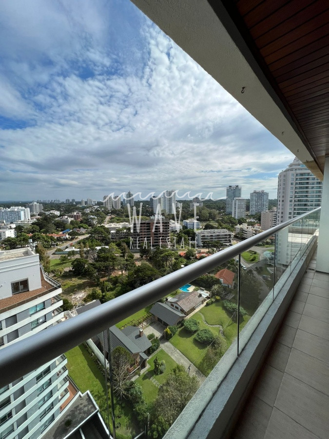 Apartamento ID.1724 - Brava excelentes servicios. 2 dormitorios y medio, Piso 16. Alquiler y venta.