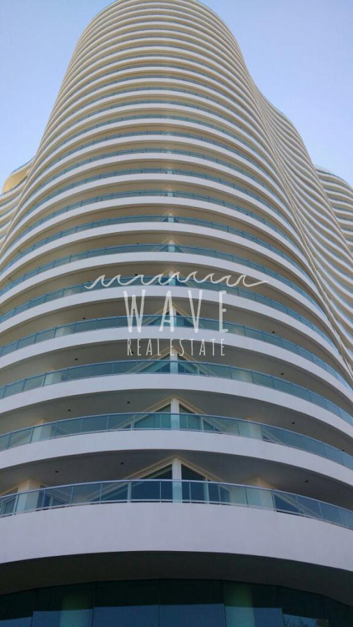 Apartamento ID.99 - Alquiler Apartamento de 3 Dormitorios en Suite en Playa Mansa, Punta del Este.