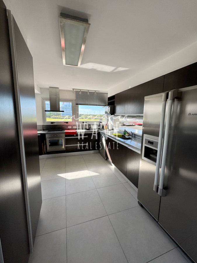 Apartamento ID.4879 - Brava, primera línea, unidad esquinera, 3 suites y dep.