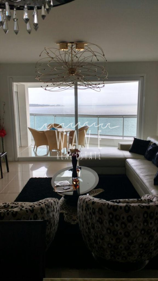 Apartamento ID.99 - Alquiler Apartamento de 3 Dormitorios en Suite en Playa Mansa, Punta del Este.
