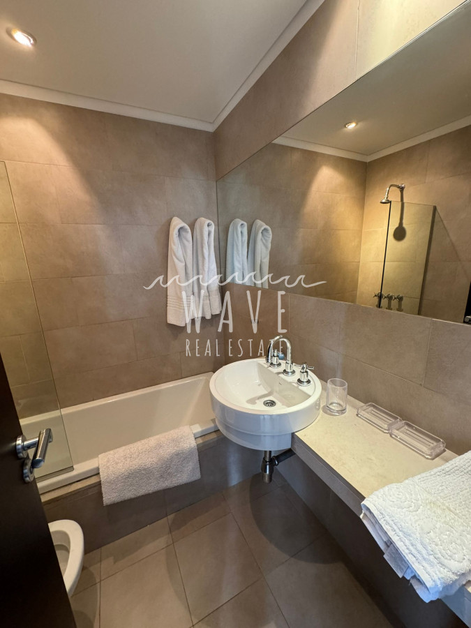 Apartamento ID.1258 - CÓMODA UNIDAD ESQUINERA SOBRE EL AGUA 
