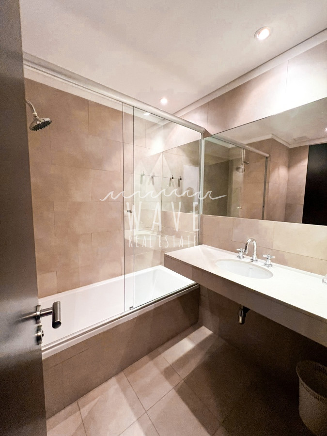 Apartamento ID.4315 - Penthouse en alquiler en exclusiva Torre Delamar.