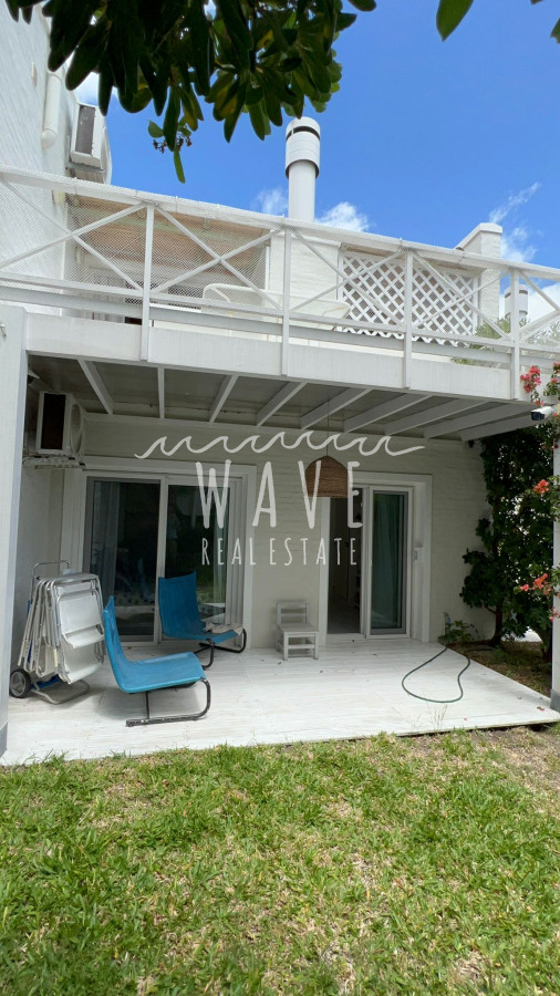 Apartamento ID.4310 - LA BARRA, a metros del agua, 3 dormitorios, 3 baños, terraza.
