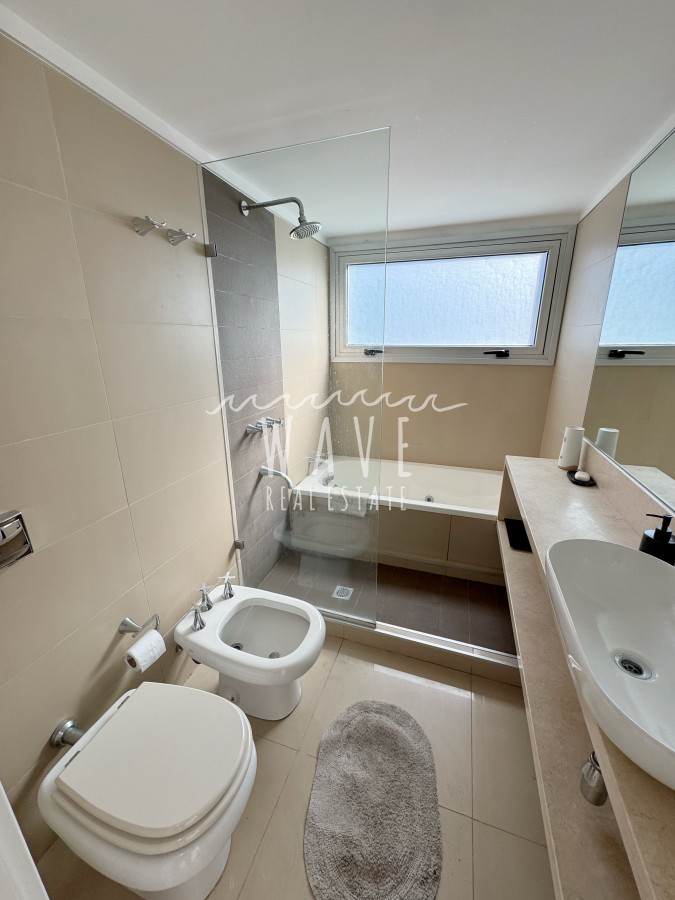Apartamento ID.4879 - Brava, primera línea, unidad esquinera, 3 suites y dep.