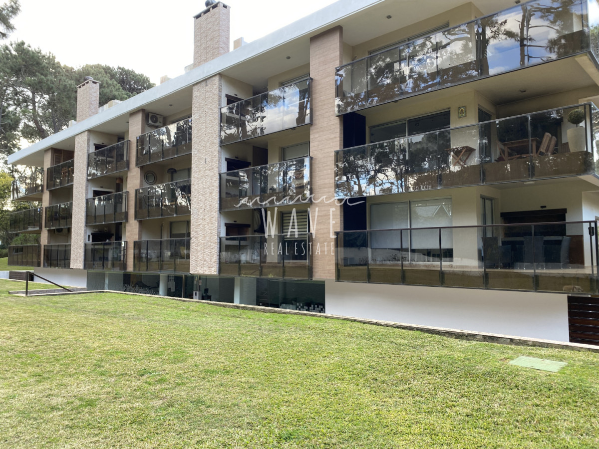 Apartamento ID.5393 - Venta de apartamento de 2 dormitorios en Rincón del Indio, Pda 23, orientación bosque con vista al mar, parrillero propio