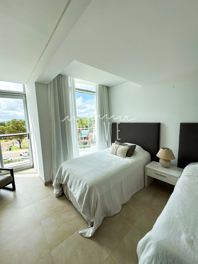 Apartamento ID.4945 - Espectacular penthouse en alquiler y venta la barra 