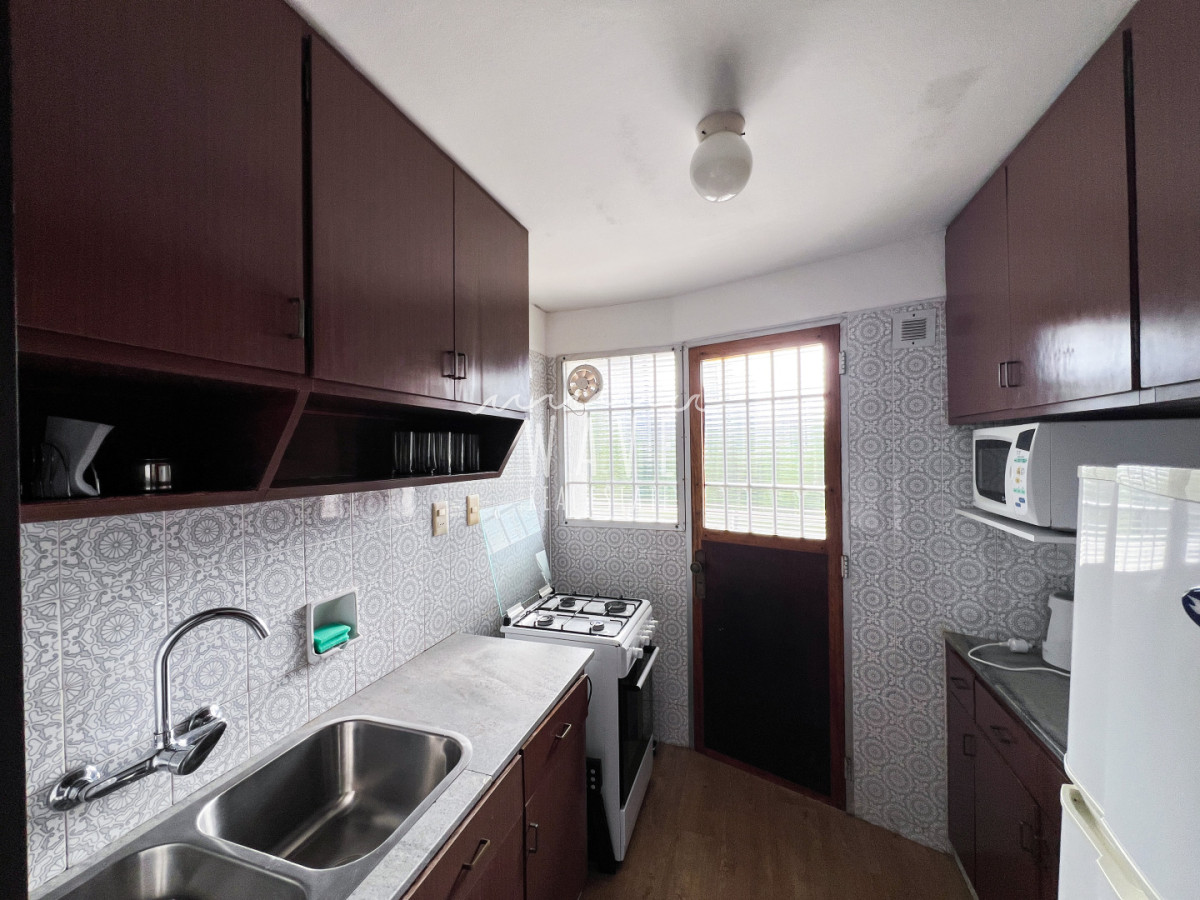 Apartamento ID.5420 - Venta primera línea playa mansa 3 dormitorios más dependencia 