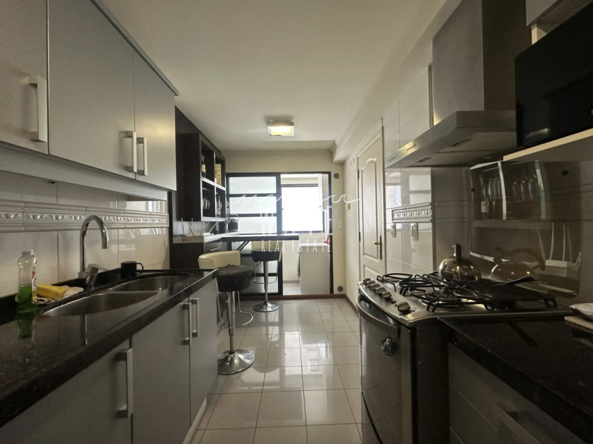 Apartamento ID.5460 - Venta de apartamento de 2 dormitorios en Rambla de Punta Carretas, Montevideo