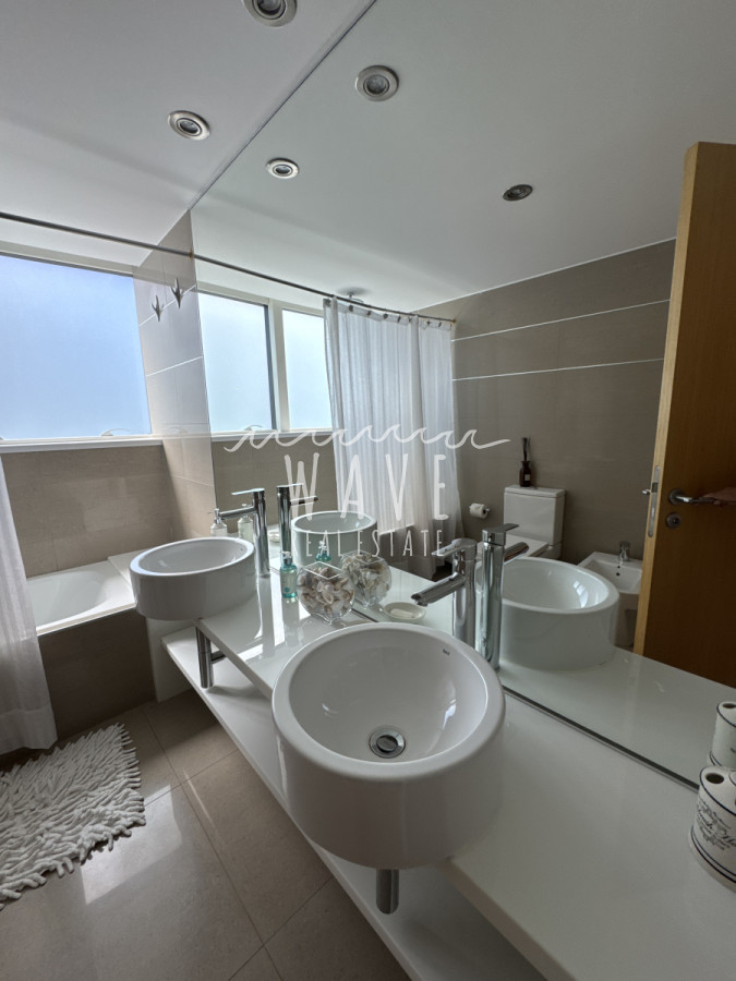Apartamento ID.5021 - Alquiler temporal departamento Playa Mansa, 3 dormitorios y dependencia, Punta del este 
