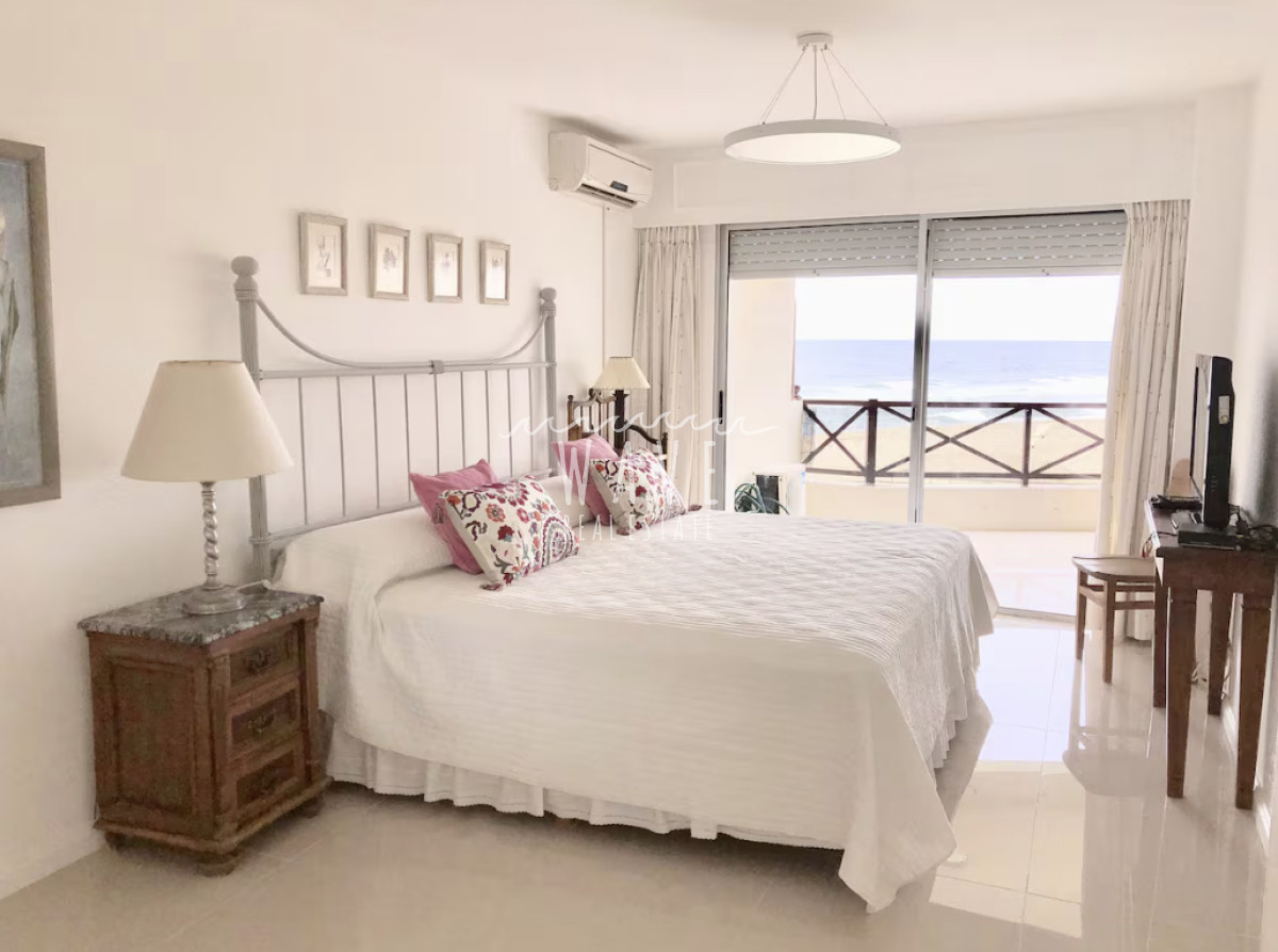 Apartamento ID.4764 - Alquiler Anual, Apartamento frente a Bikini Beach, Manantiales, 4 dormitorios y vista al mar